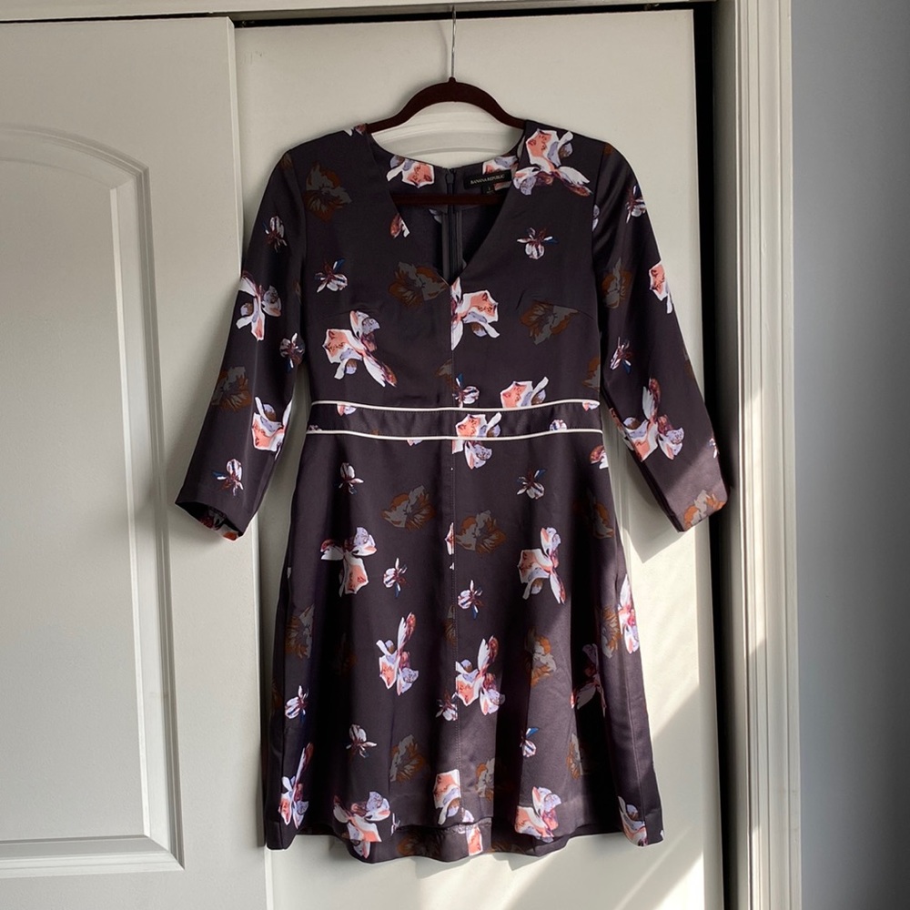 Banana Republic dress size 2 Grey Floral